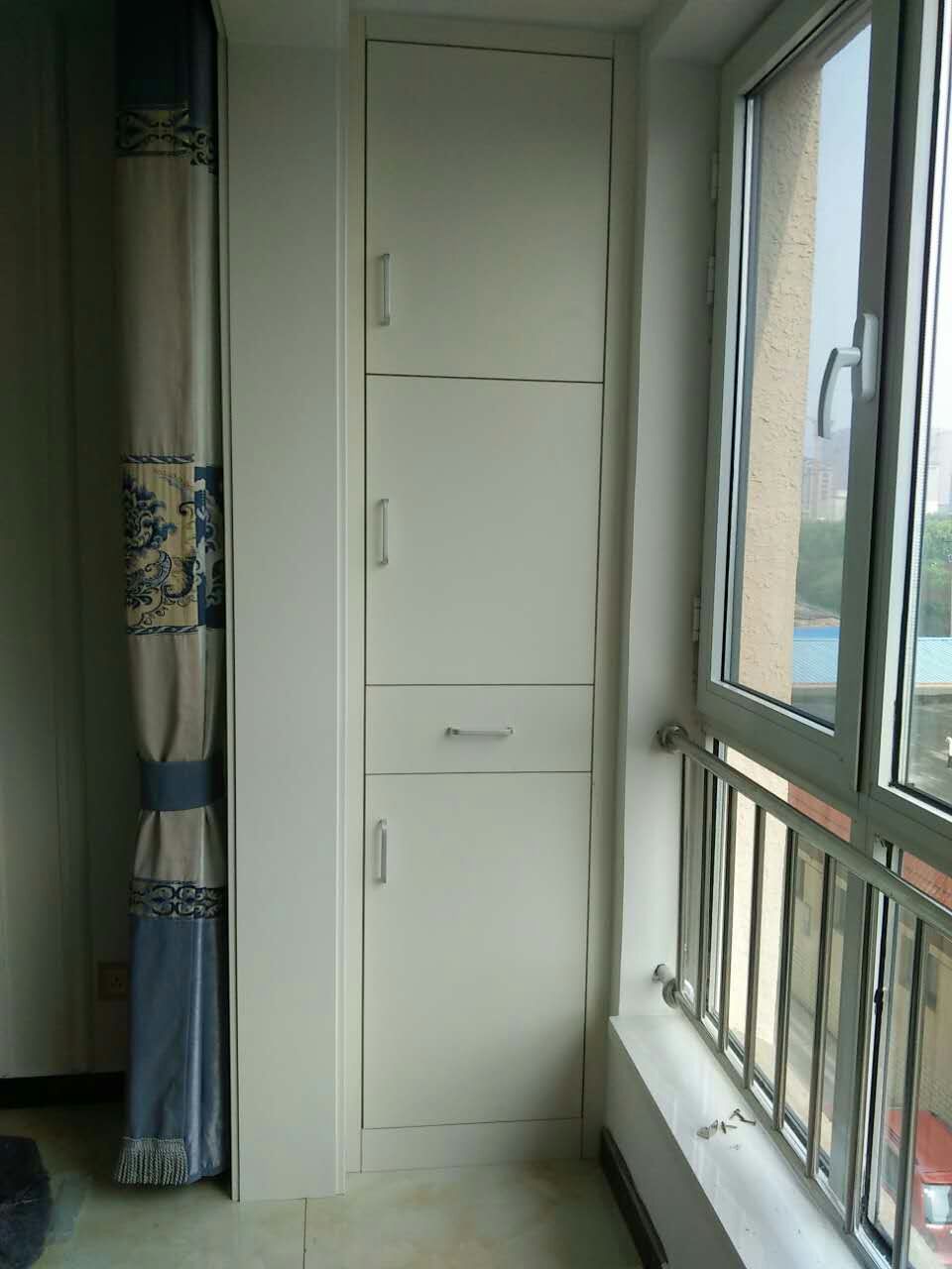 陽臺(tái)柜